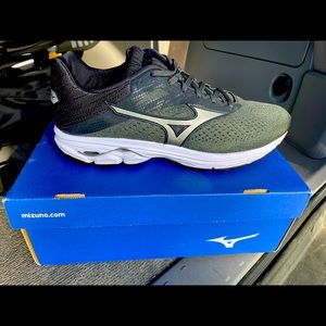 Wave rider mizuno 23!